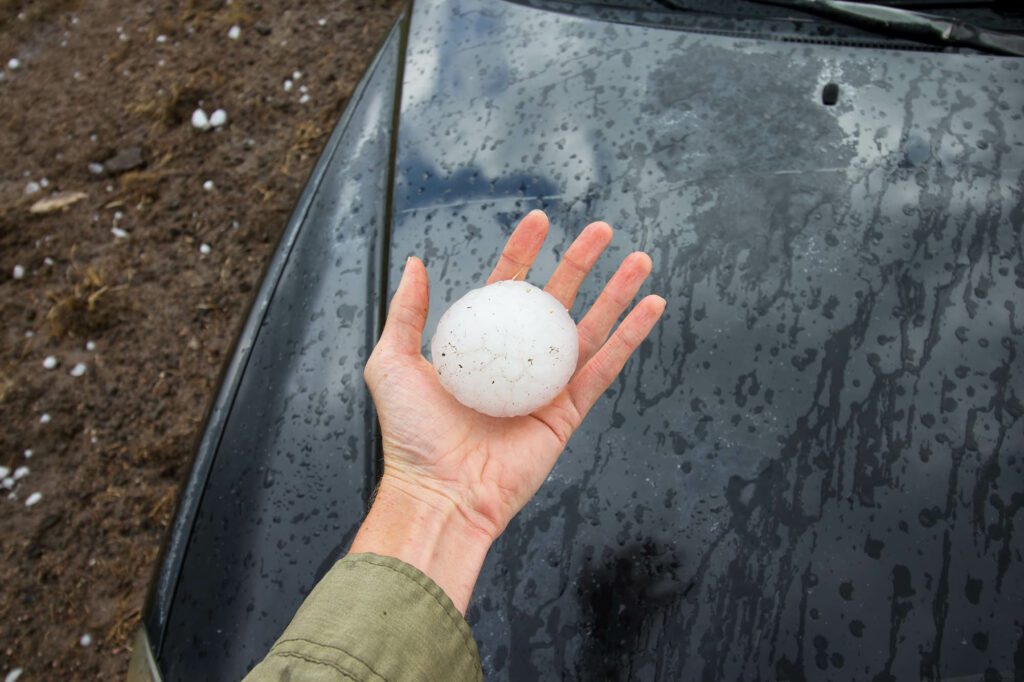 Sleet vs Freezing Rain vs Hail: A Useful Guide 5 severe thunderstorm large hail