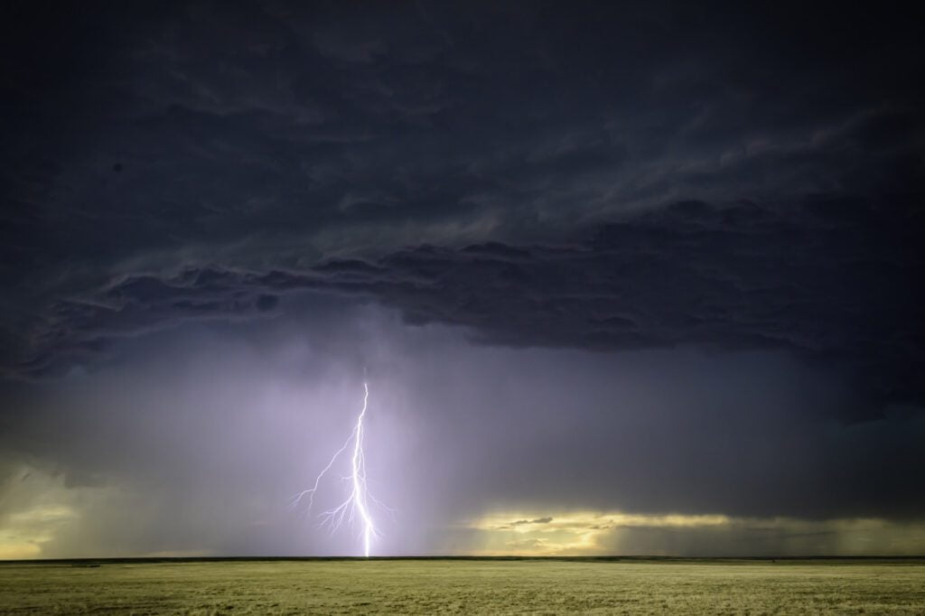 What is a Severe Thunderstorm Watch? 3 severe thunderstorm with lightning