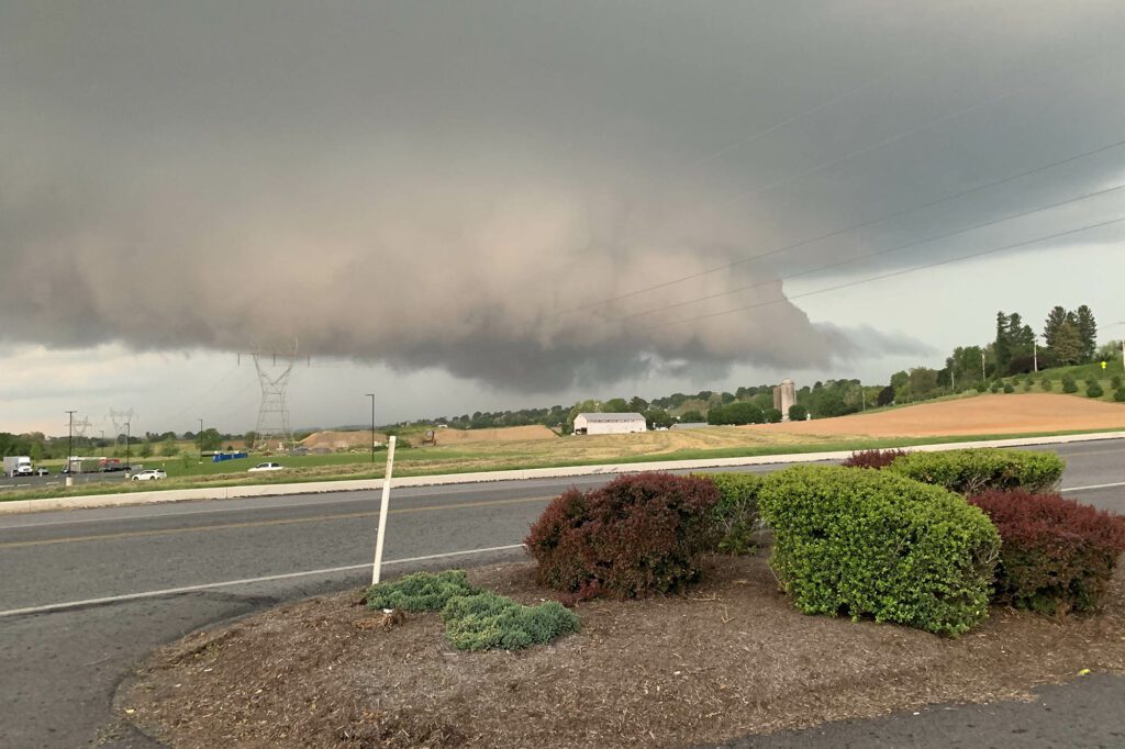 What is a Tornado Watch? 2 Tornado Warning - Shelf Cloud in Lititz, PA 2019