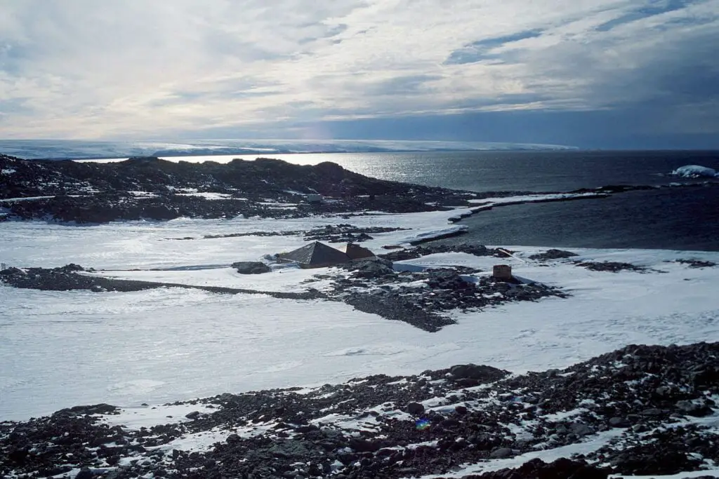 commonwealth bay antarctica windiest places on earth